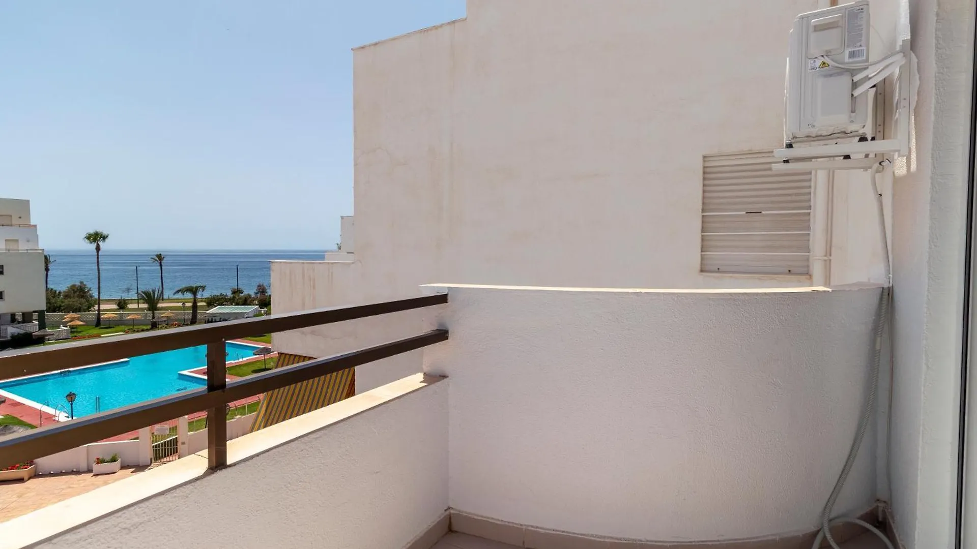 Rentitspain Moderno Apartamento Calaverde Frente Al Mar Salobrena