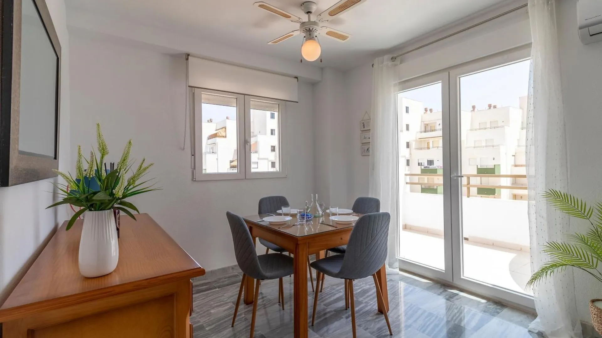 Salobreña Rentitspain Moderno Apartamento Calaverde Frente Al Mar דירה