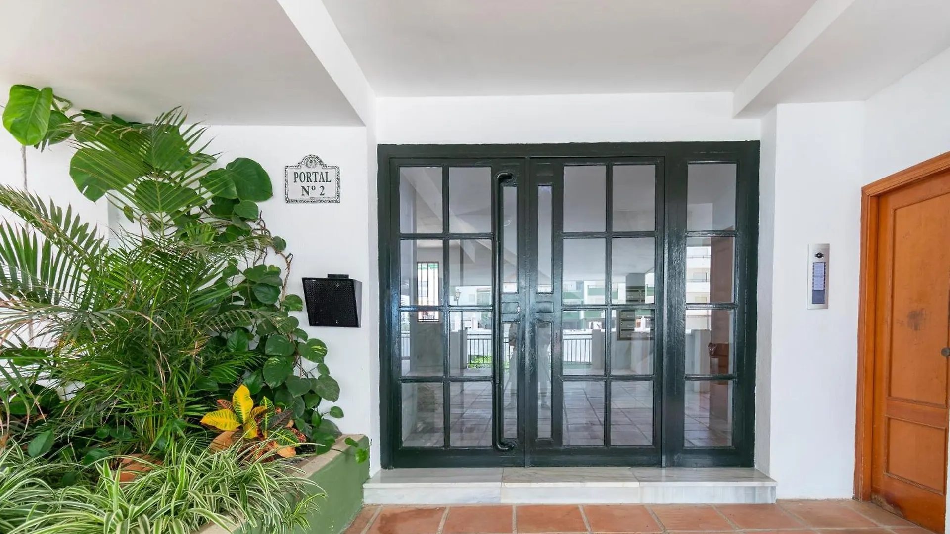 Rentitspain Moderno Apartamento Calaverde Frente Al Mar Salobrena 0*,